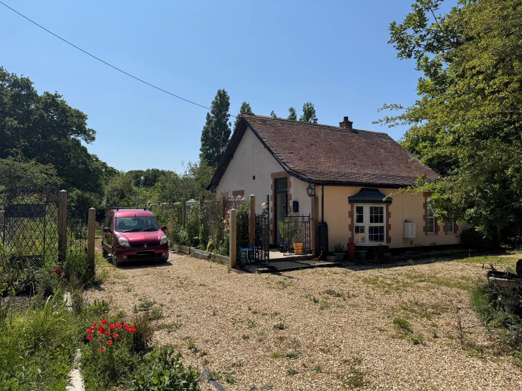 Lot: 159 - DETACHED BUNGALOW WITH POTENTIAL ON 1.6 ACRE PLOT - A Front View